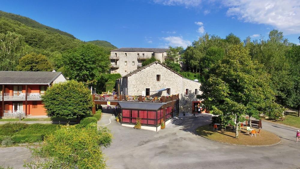Отель Vvf Sud Aveyron Брюск Экстерьер фото